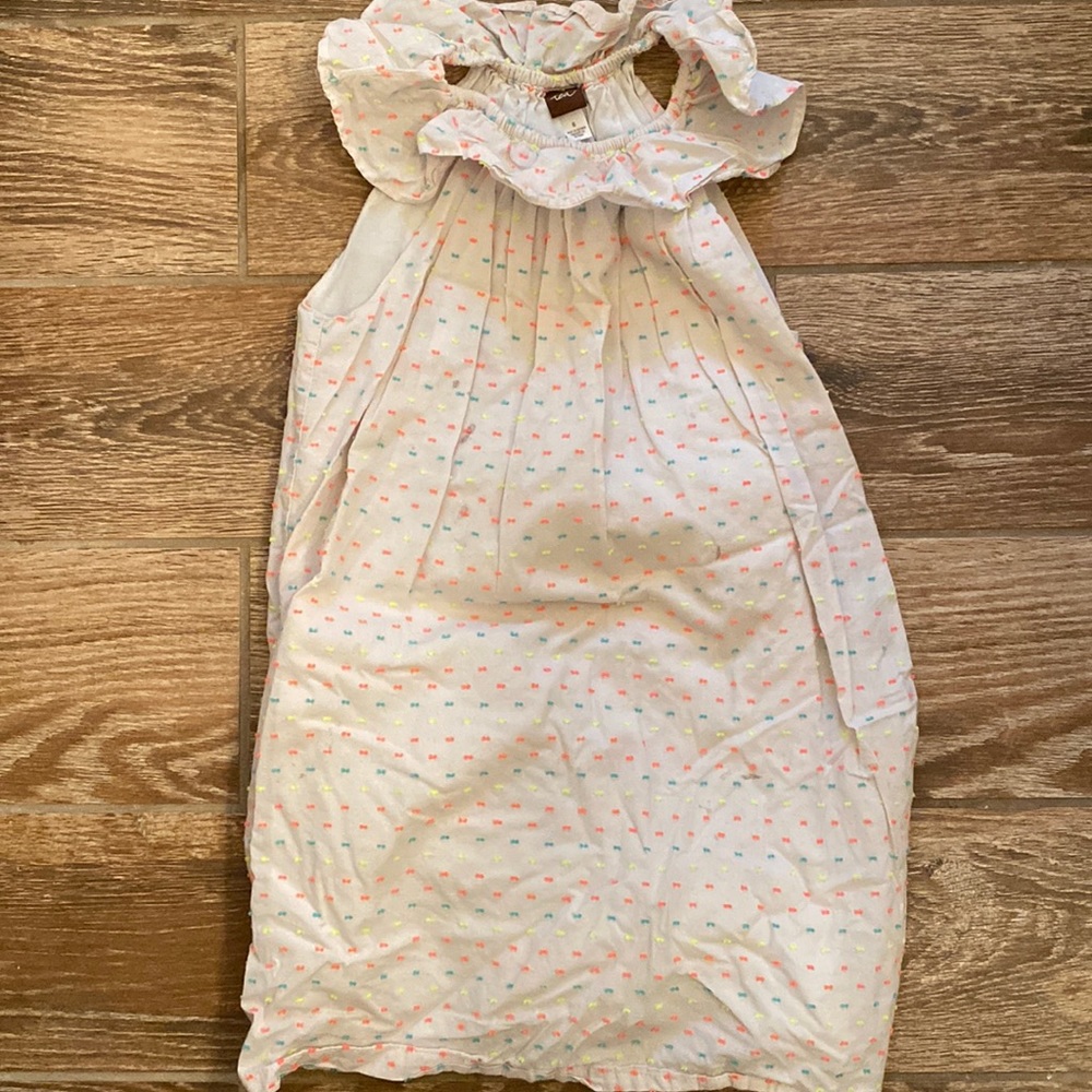 Girls Tea Collection summer dress size 6 sleeveless with beautiful collar.